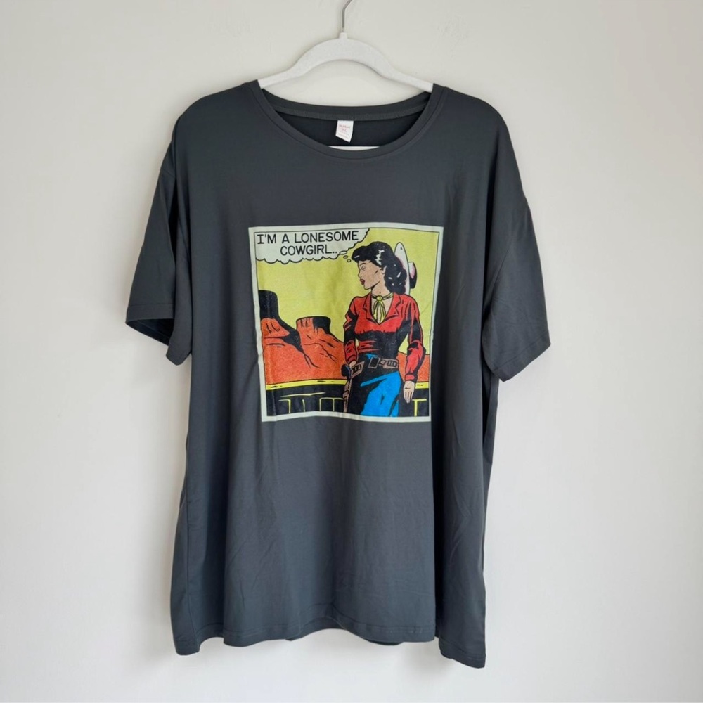 Rowme “I’m a Lonesome Cowgirl” Graphic Tee – Dark Gray – Size XL
